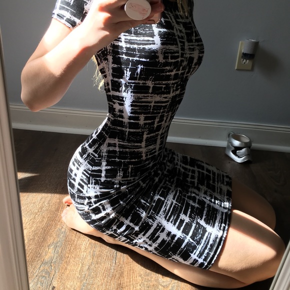 🚫SOLD🚫Body Con Dress - Picture 2 of 4